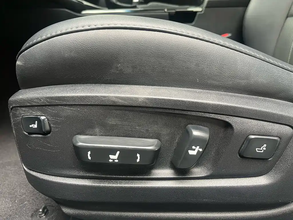 Lexus ES 2018 — фото 17