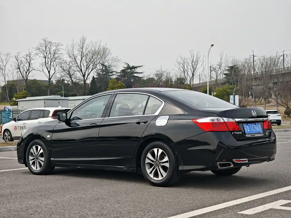 Honda Accord 2016 — фото 8