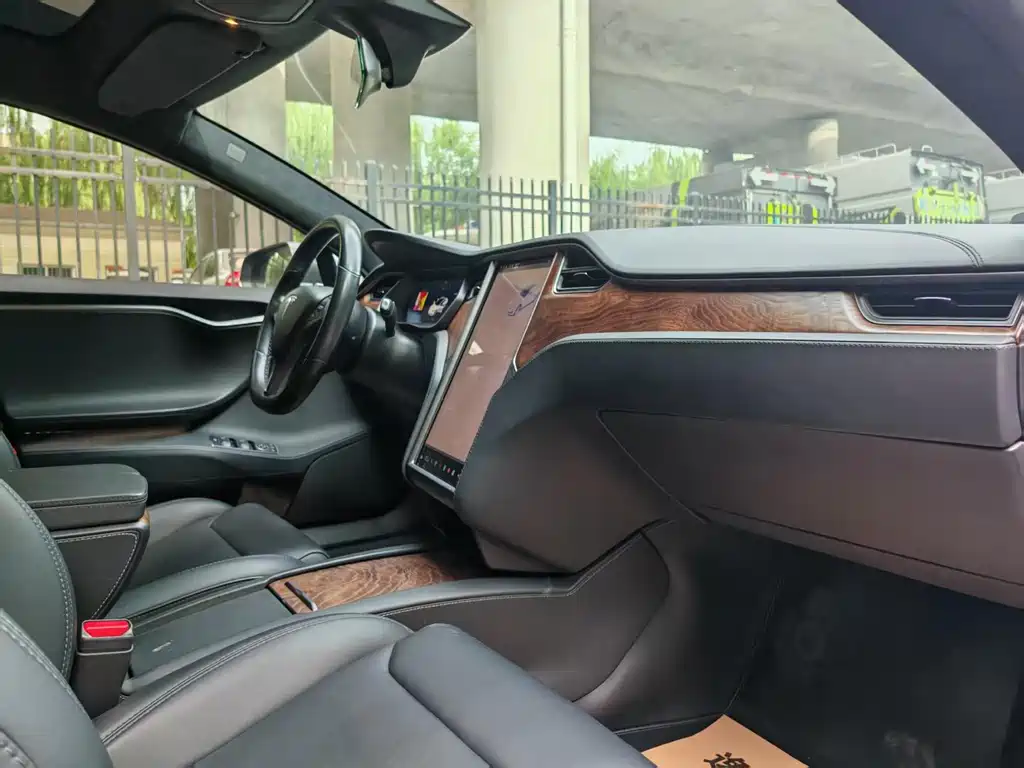 Tesla Model S 2019 — фото 12