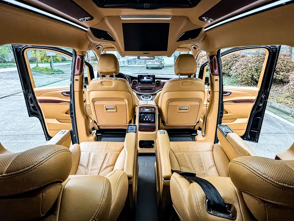 Mercedes-Benz V-Class 2022 — фото 18
