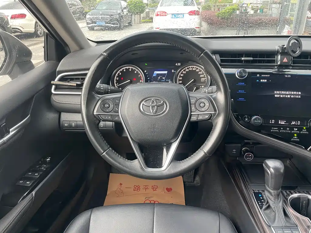 Toyota Camry 2019 — фото 10