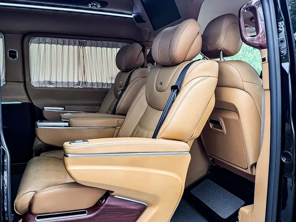 Mercedes-Benz V-Class 2022 — фото 25