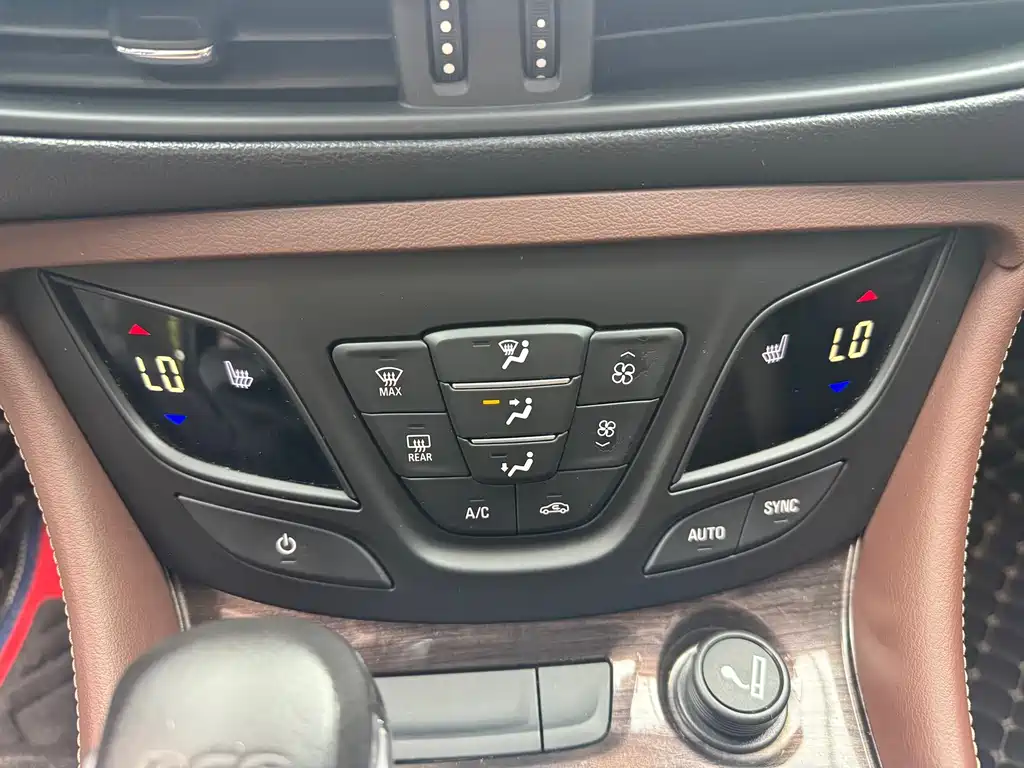 Buick Envision Plus 2017 — фото 9