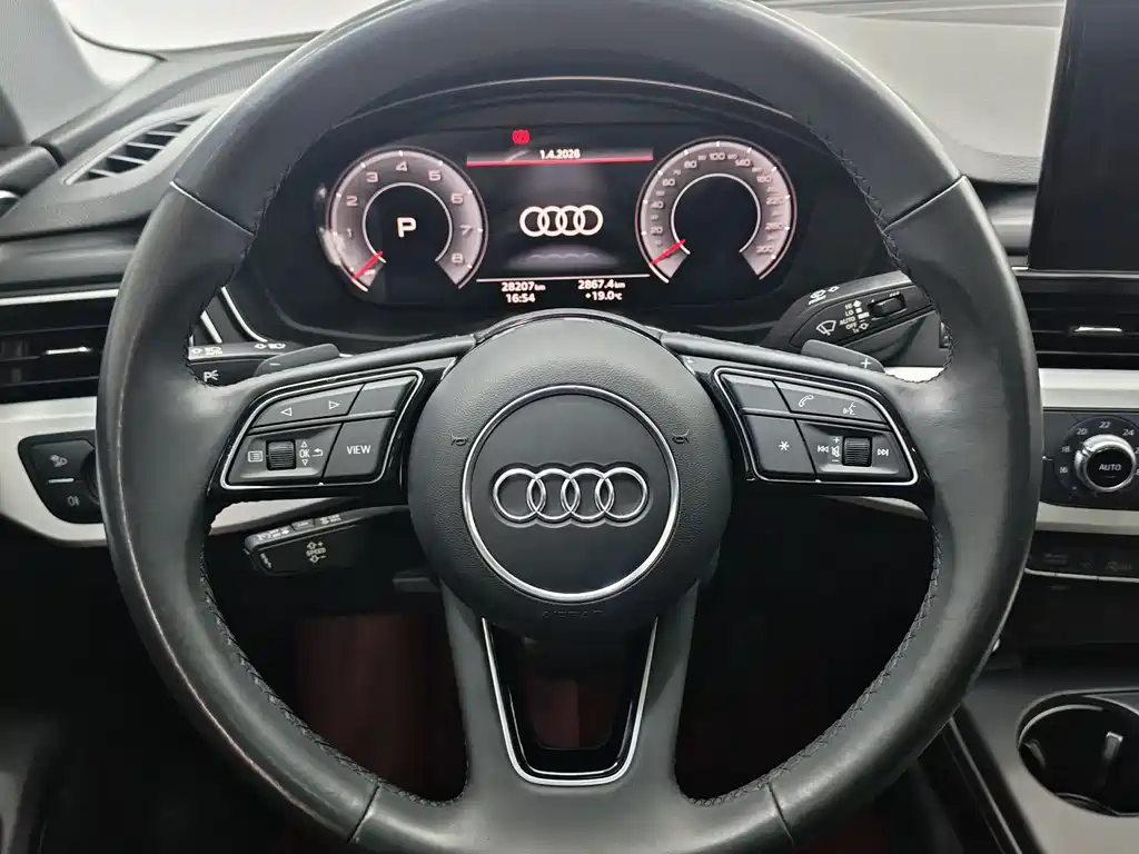 Audi A4L 2023 — фото 12