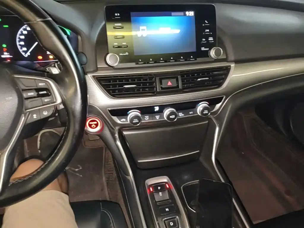 Honda Accord 2020 — фото 18
