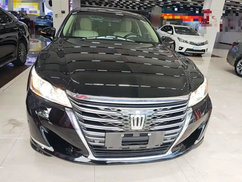 Toyota Crown 2017 — фото 3