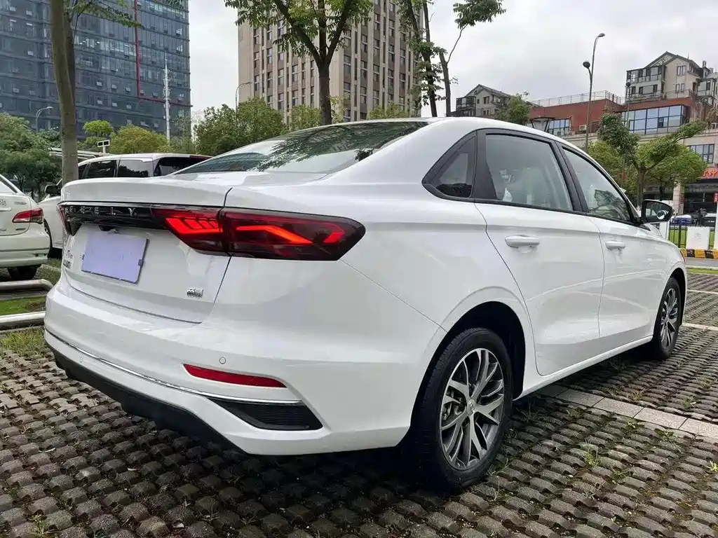 Geely Emgrand 2023 — фото 9