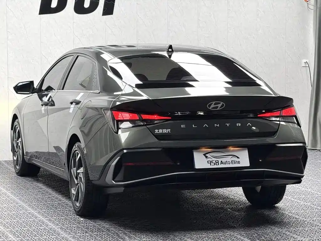 Hyundai Elantra 2023 — фото 9