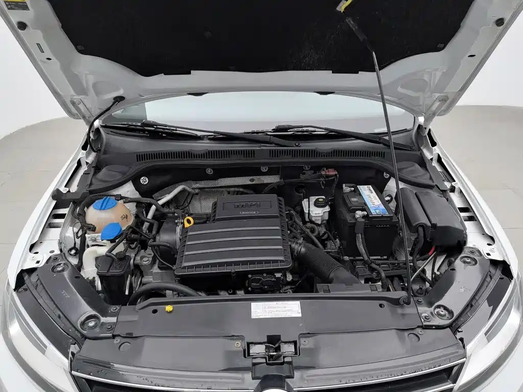 Volkswagen Sagitar 2016