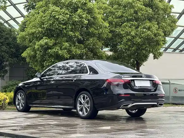 Mercedes-Benz E-Class 2022