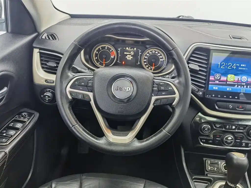 Jeep Cherokee 2016 — фото 11