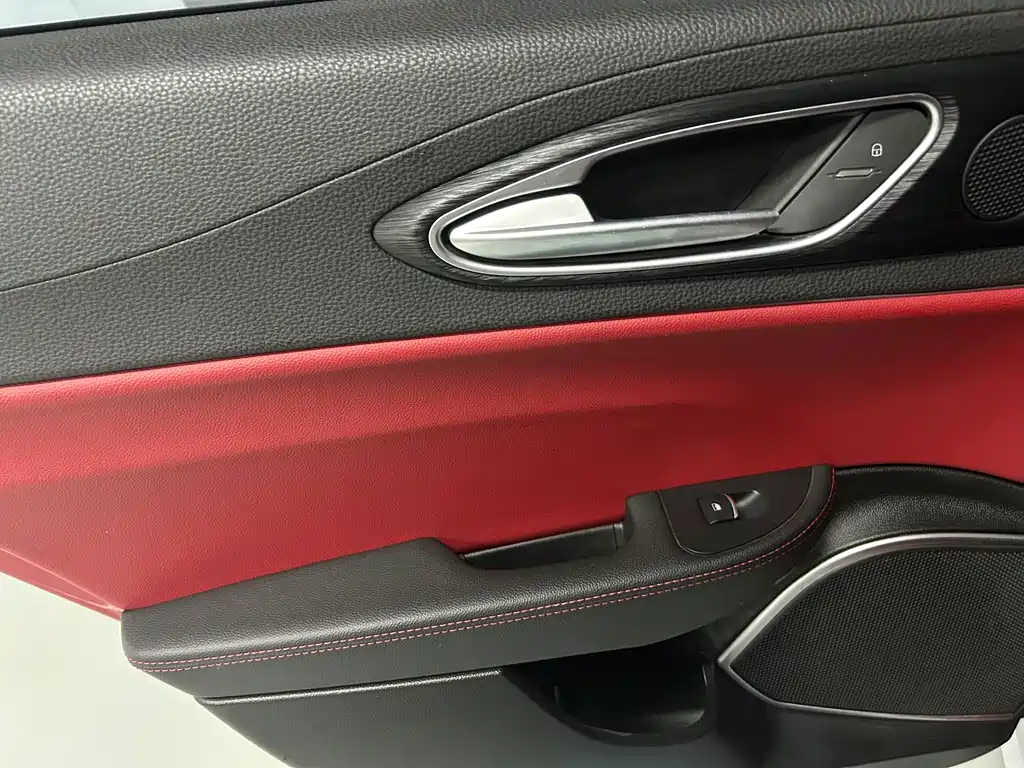 Alfa Romeo Giulia Juliet 2021 — фото 15