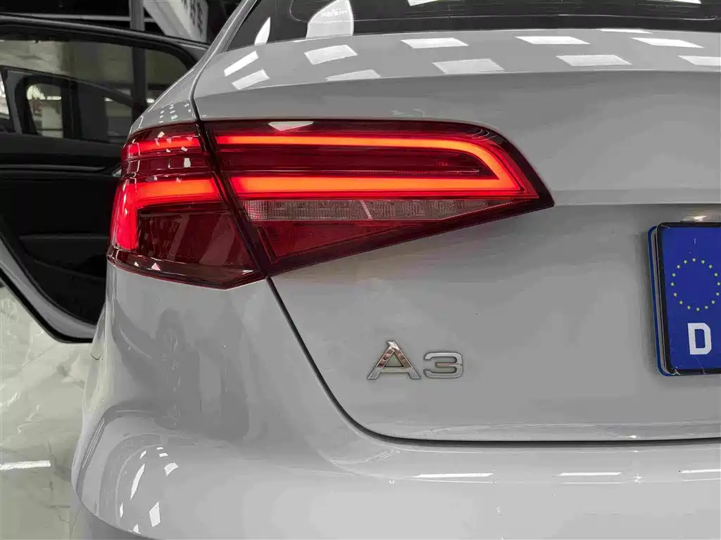 Audi A3 2019 — фото 11