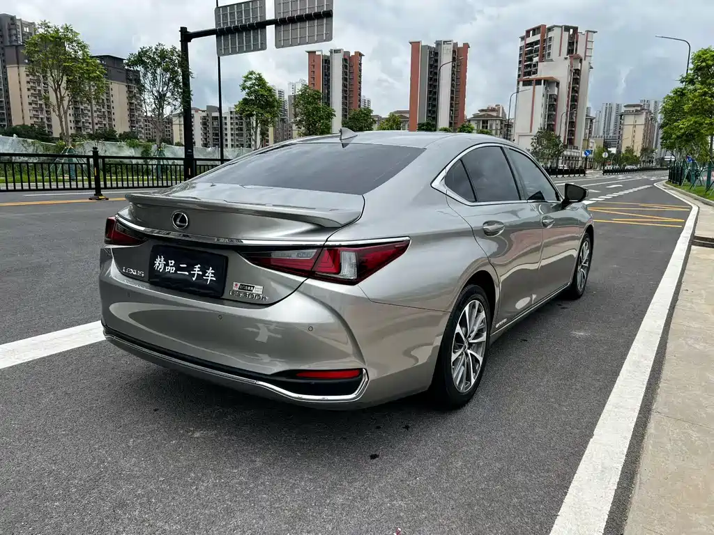 Lexus ES 2022 — фото 9