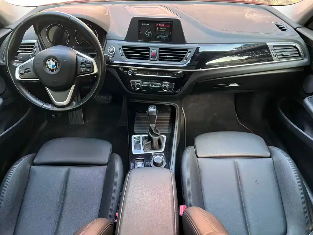 BMW 1 Series 2018 — фото 9