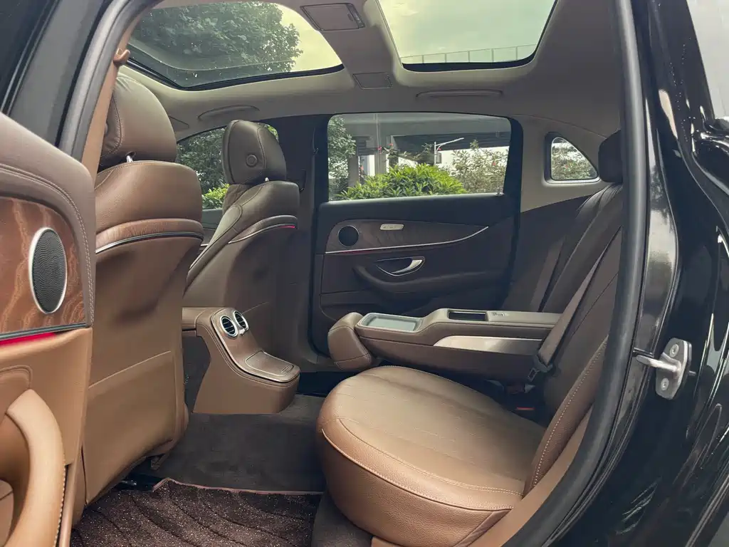 Mercedes-Benz E-Class 2022 — фото 30