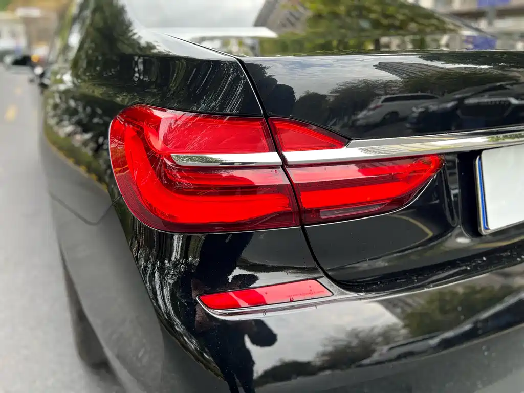 BMW 7 Series 2018 — фото 14