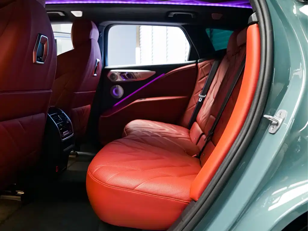 BMW XM 2024 — фото 18