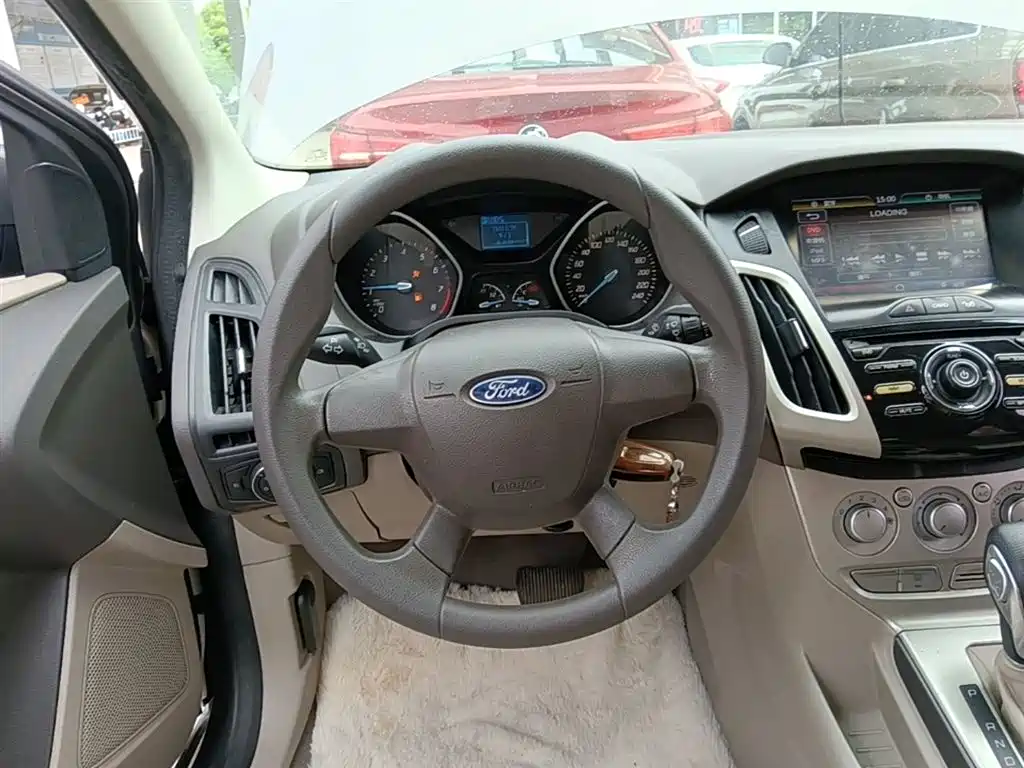 Ford Focus 2015 — фото 11
