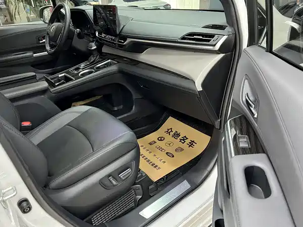 Toyota Granvia 2023