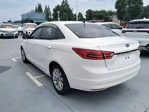 Ford Escort 2015