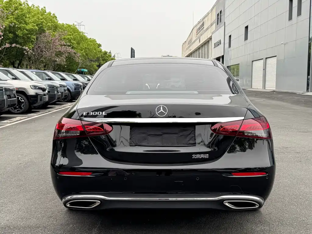 Mercedes-Benz E-Class 2023 — фото 21
