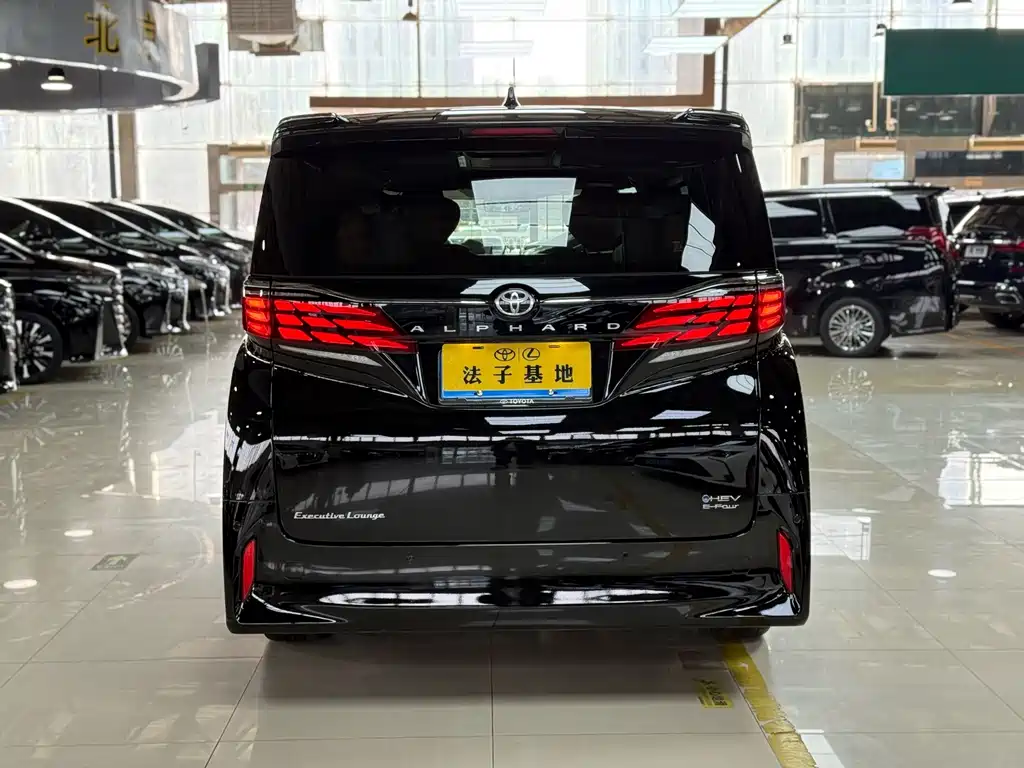 Toyota Alphard 2023 — фото 23