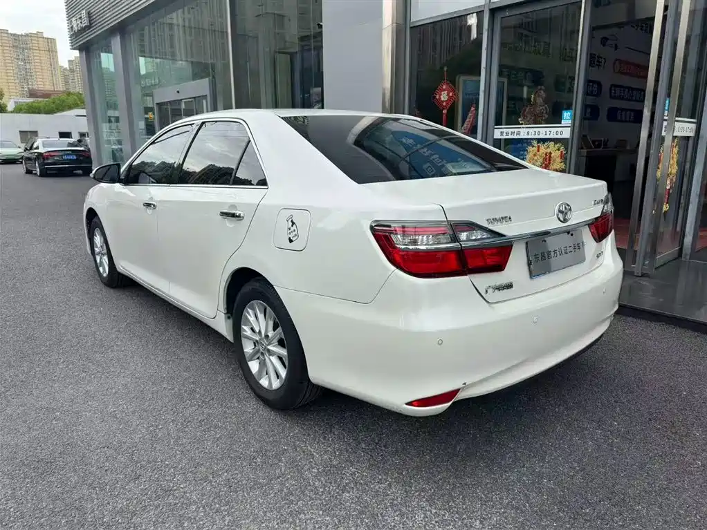 Toyota Camry 2016 — фото 3