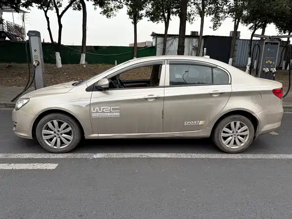 Roewe 350 2015