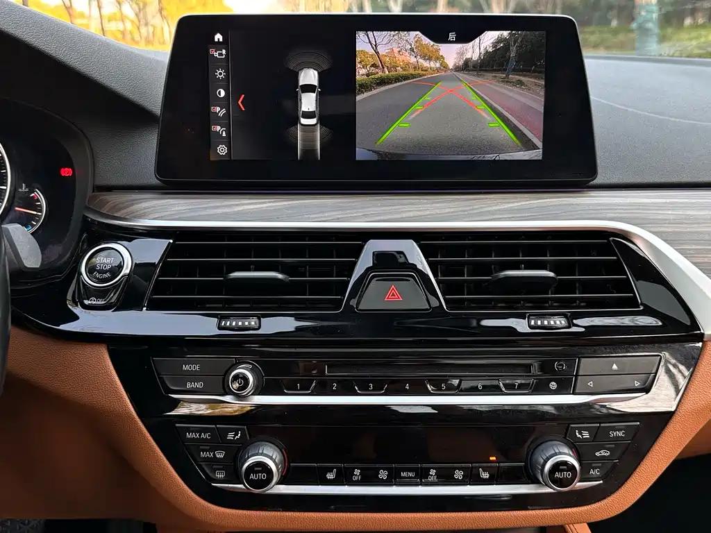 BMW 5 Series 2018 — фото 17