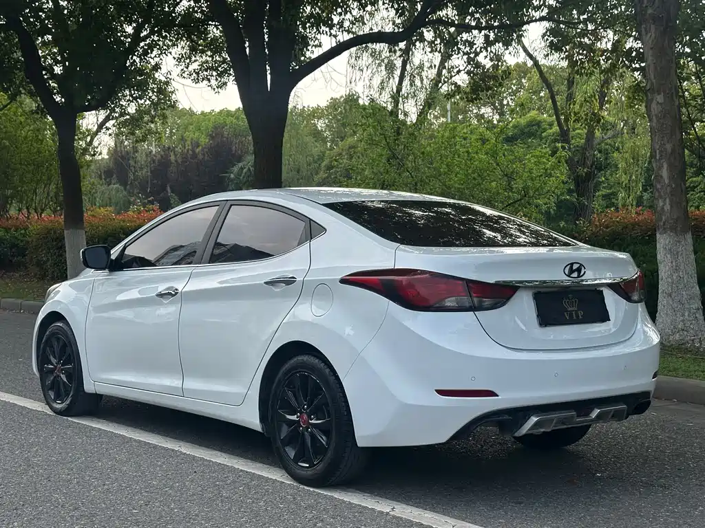 Hyundai Elantra Langdong 2018 — фото 7