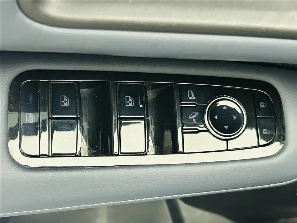 Nissan Ariya 2023 — фото 18