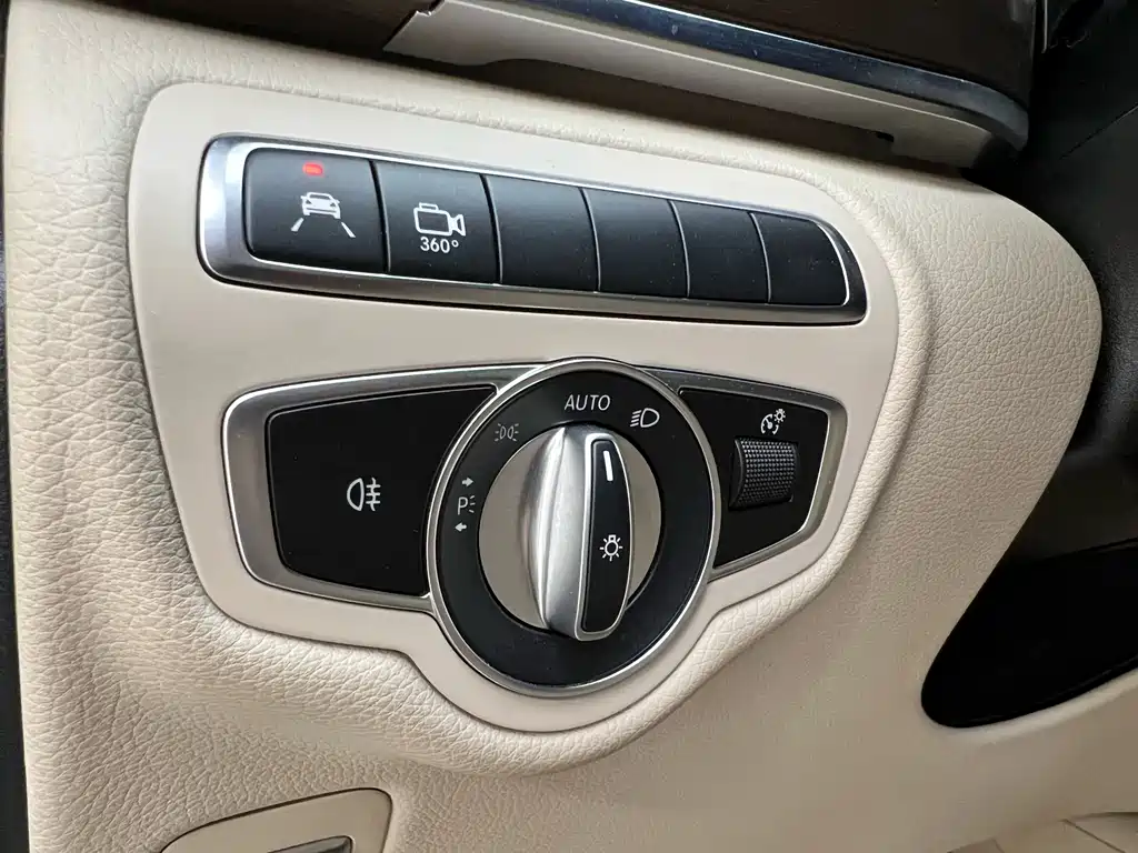 Mercedes-Benz V-Class 2023 — фото 14
