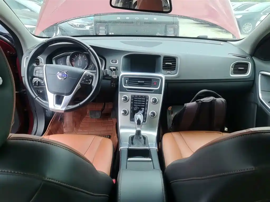 Volvo S60 2015 — фото 10