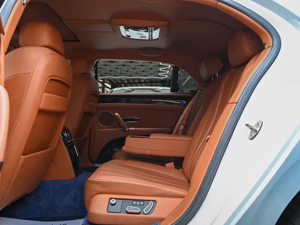 Bentley Flying Spur 2016 — фото 10