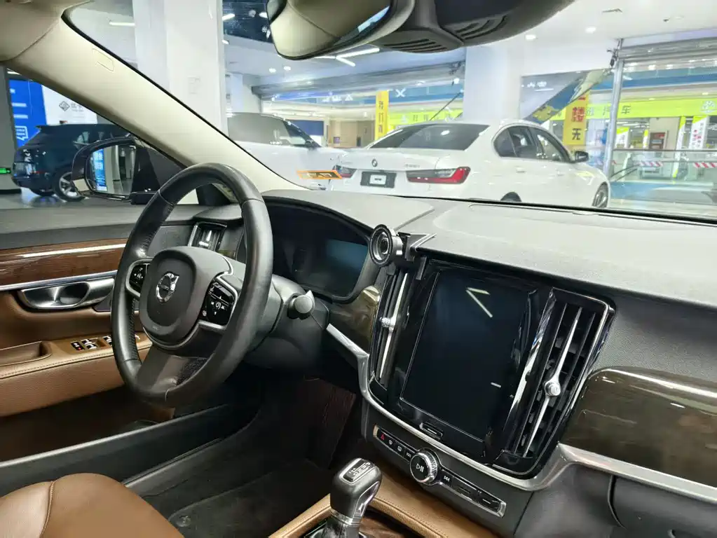 Volvo S90 2018 — фото 14