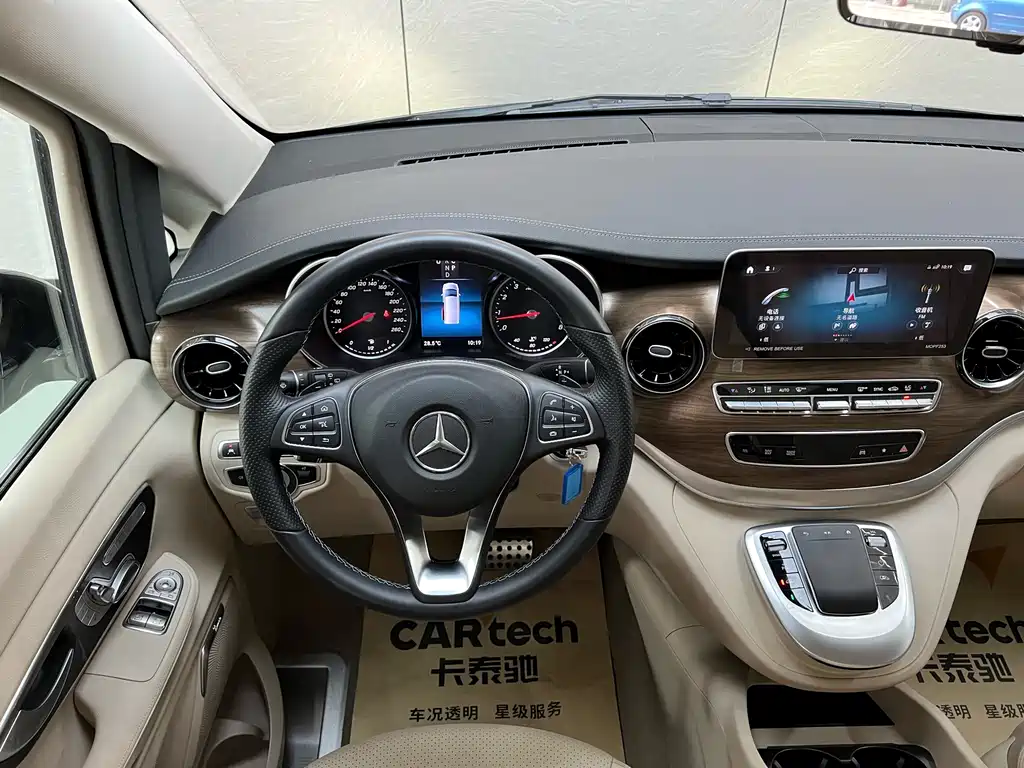 Mercedes-Benz V-Class 2023 — фото 16