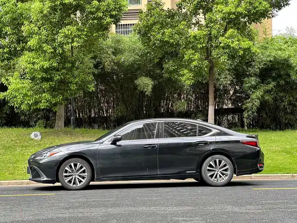 Lexus ES 2019