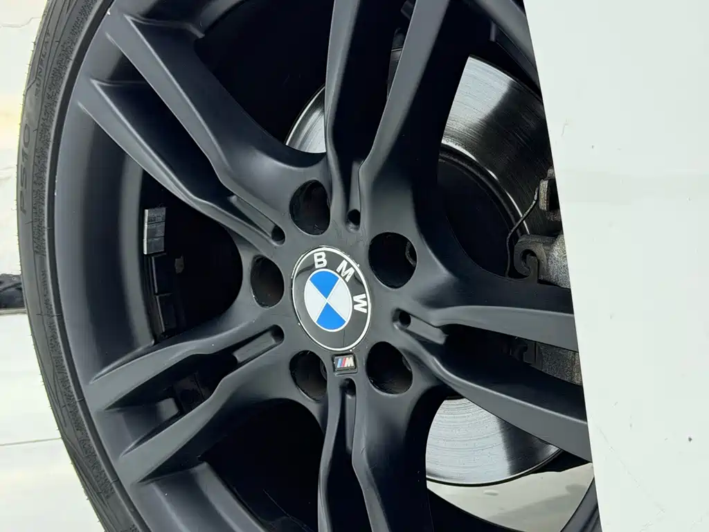 BMW 3 Series 2018 — фото 18