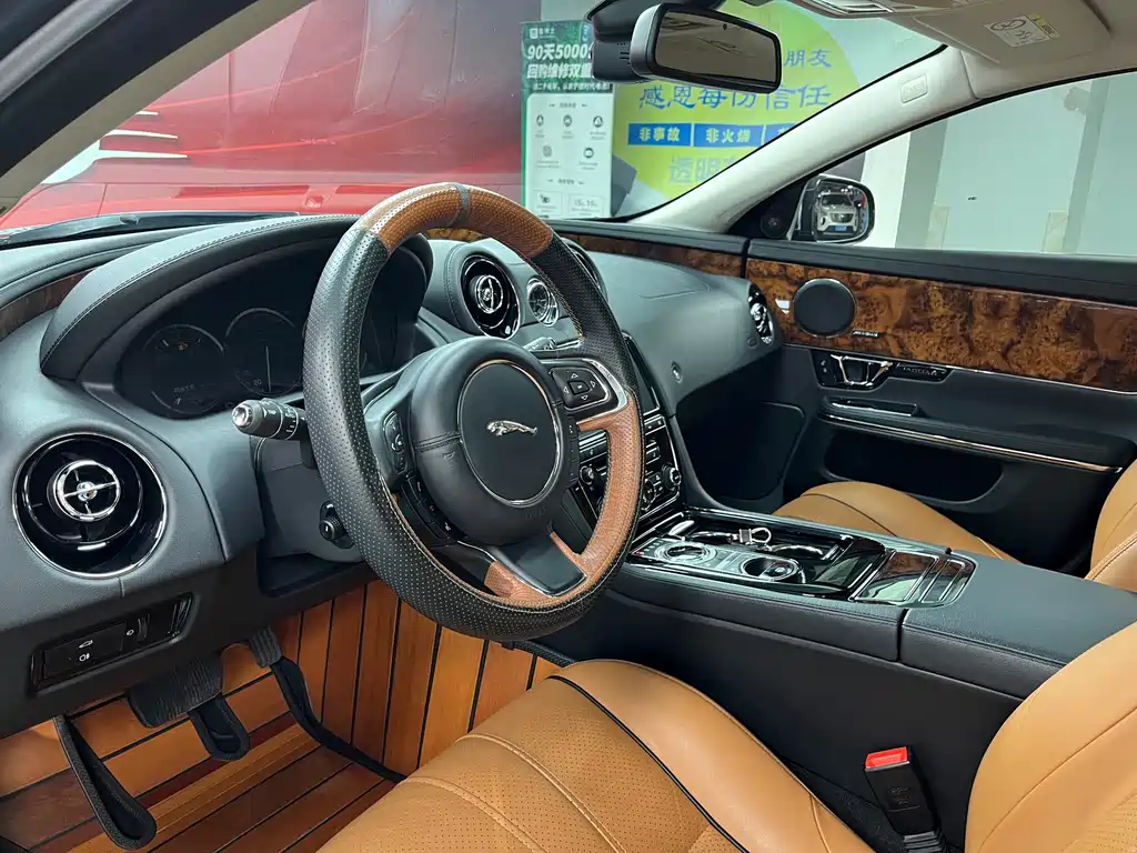 Jaguar XJ 2015 — фото 9