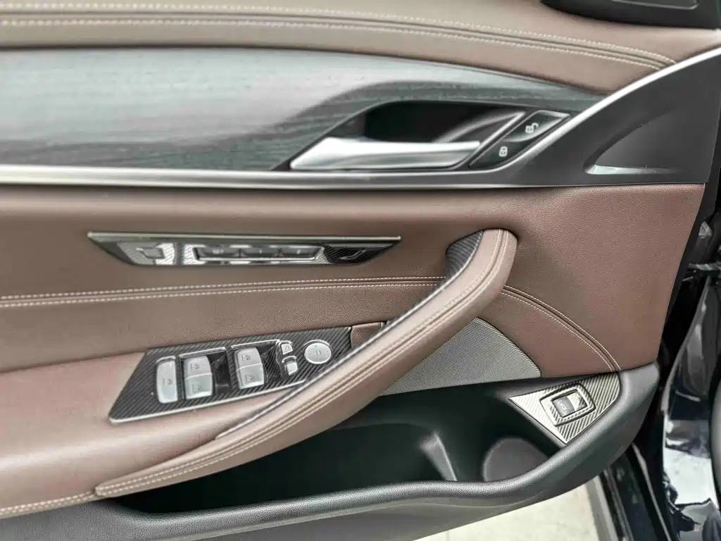 BMW 5 Series 2021 — фото 19