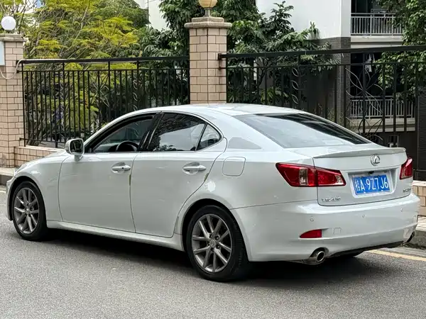 Lexus IS 2011