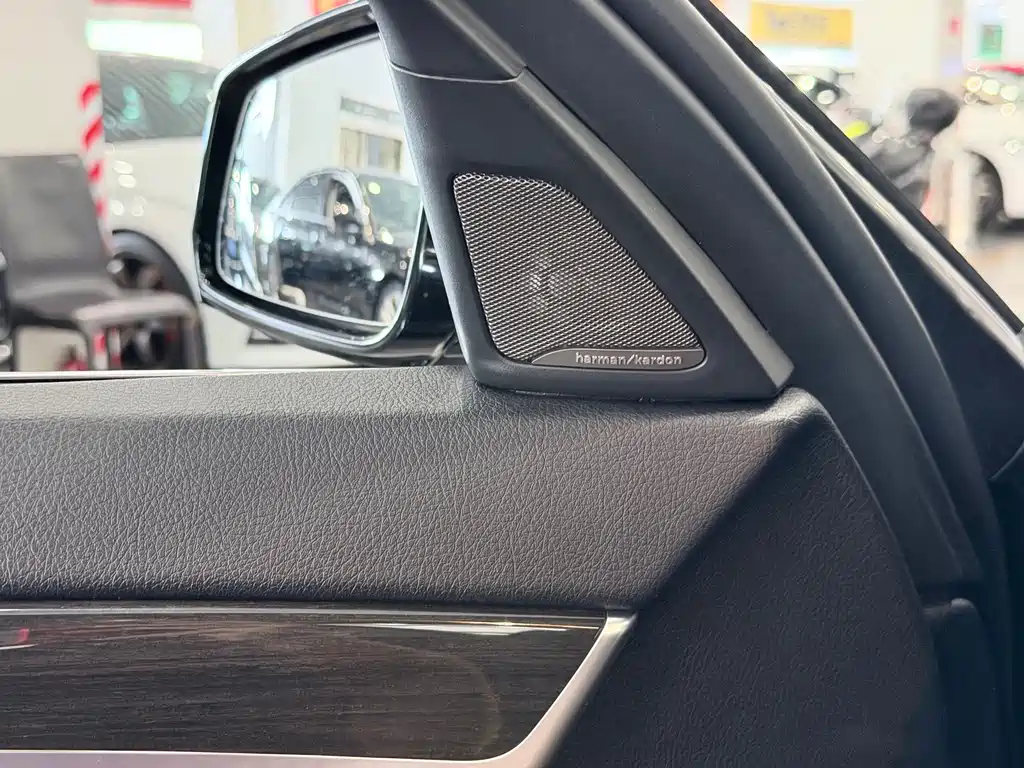 BMW 5 Series 2016 — фото 11