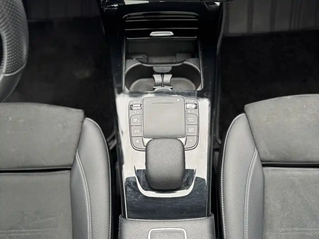 Mercedes-Benz A-Class 2022 — фото 18