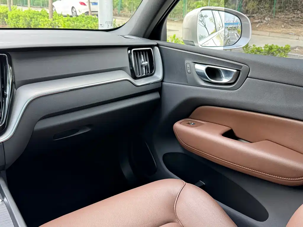 Volvo XC60 2024 — фото 10