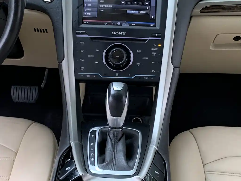 Ford Mondeo 2013 — фото 11