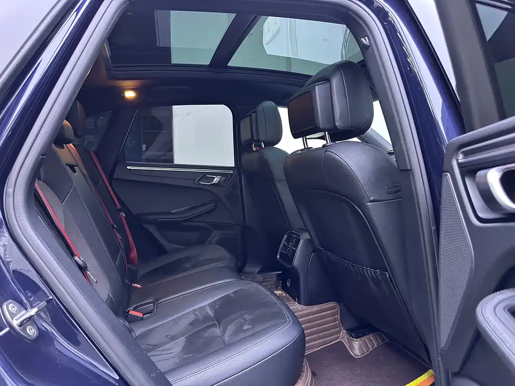 Porsche Macan 2019 — фото 11