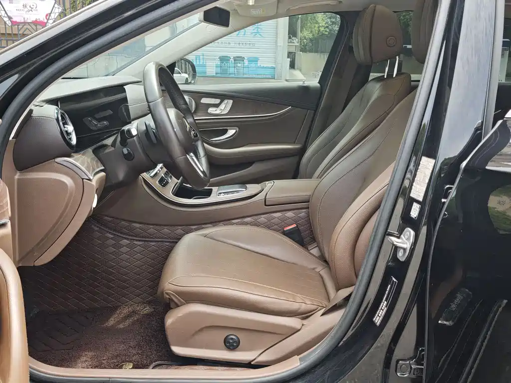 Mercedes-Benz E-Class 2019 — фото 15