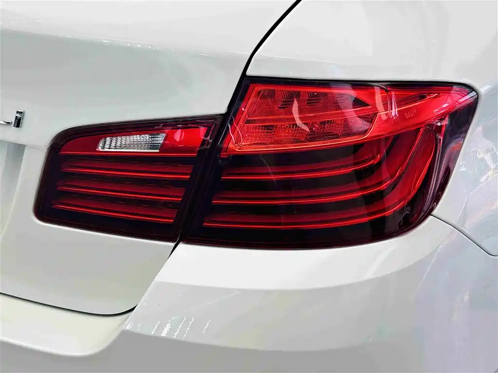 BMW 5 Series 2015 — фото 12