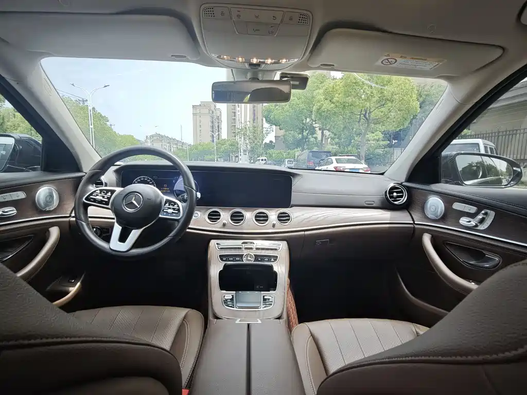 Mercedes-Benz E-Class 2019 — фото 18